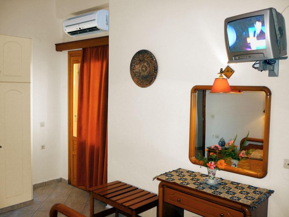 Nereides Seaside Apartment *