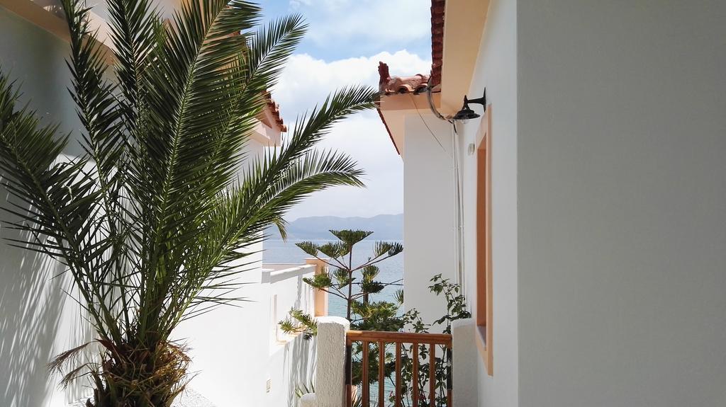 Nereides Seaside Apartment *