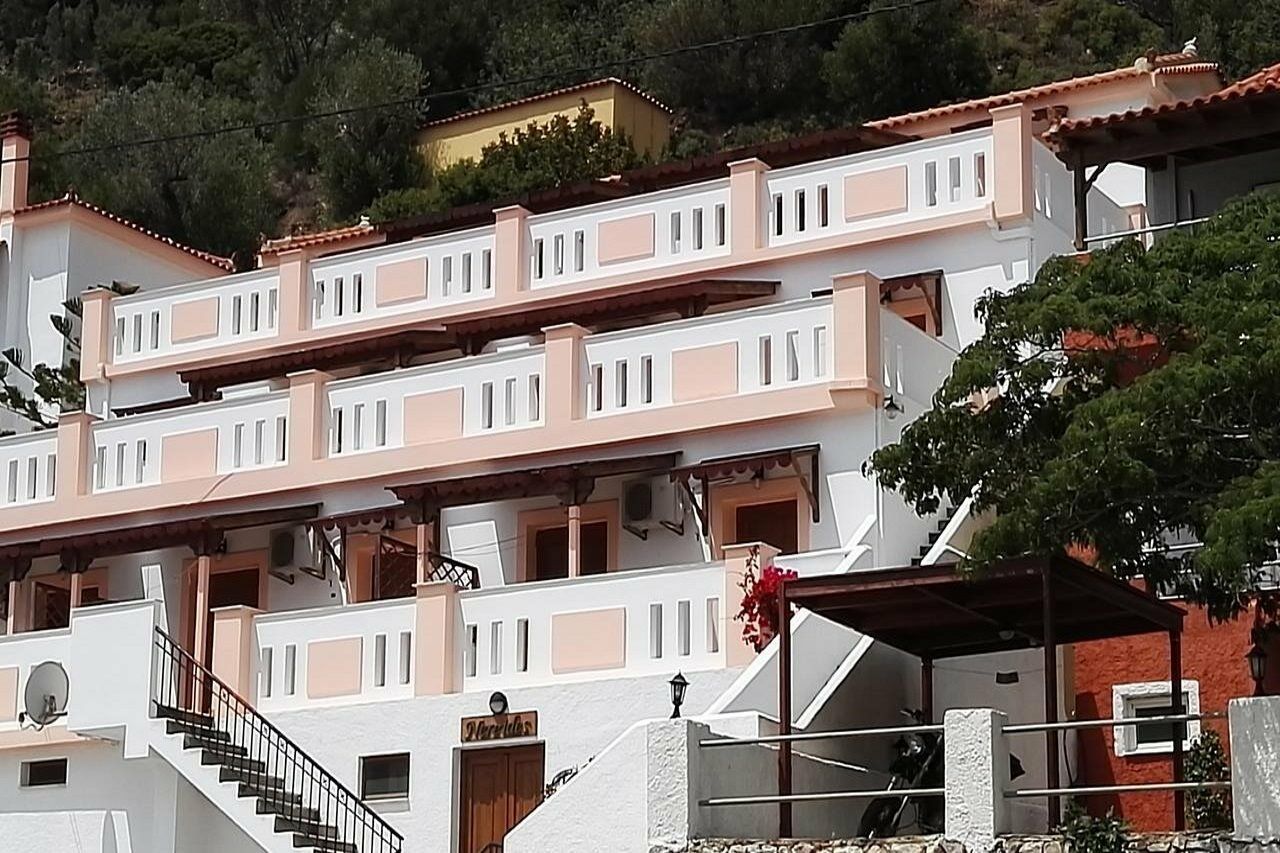 Nereides Seaside Apartment Marathókampos